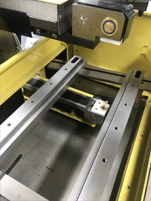 中速 CNC ウェッドム切断機 Dk7740 スーパー経済的な販売後サービス