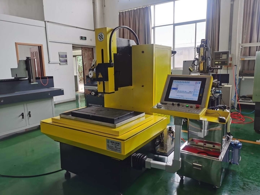 704C 多軸数控小穴掘削EDM機械 金属掘削用