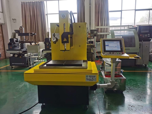 704C 多軸数控小穴掘削EDM機械 金属掘削用