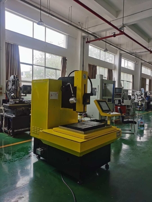 704C 多軸数控小穴掘削EDM機械 金属掘削用