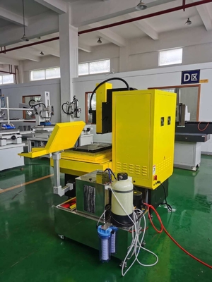 704C 多軸数控小穴掘削EDM機械 金属掘削用