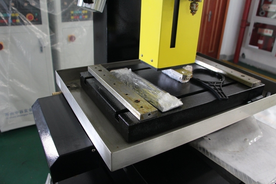 セルボモーター CNC 電気侵食性線切断機 A320 金属用