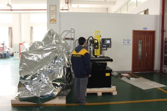 鏡面機能を持つEDM450hのCNCダイシンカー