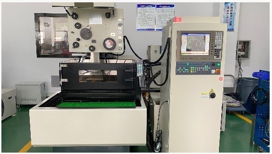 高精度 スパークワーク CNC EDM 青銅線切断機 SWE85SL 顧客のために