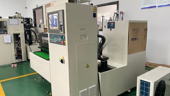 高精度 スパークワーク CNC EDM 青銅線切断機 SWE85SL 顧客のために