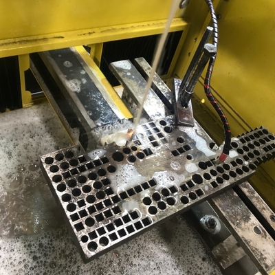 高精度標準型 CNC EDMワイヤカットマシン