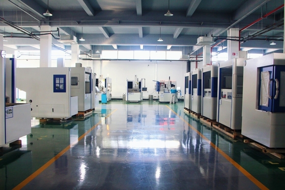 パーソナライゼーション CNC 縦フレッシングマシン Vm540 と Fanuc 制御システム