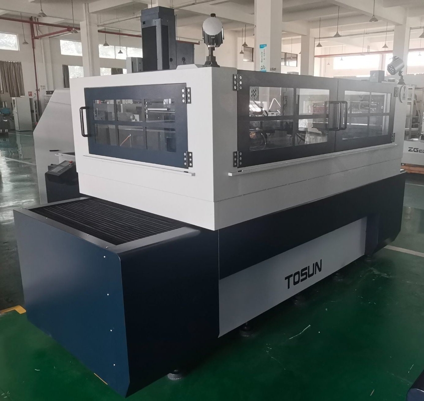 精密金属切削のための大型移動大型Taper CNCワイヤーカットEDMマシンDk77120